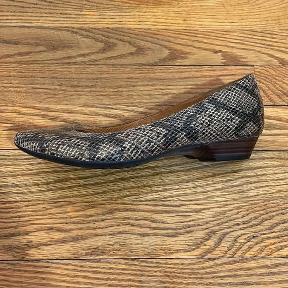 Indigo by Clarks Snakeskin Pattern Slip On Shoes heeled loafer size 7.5 - Picture 6 of 11